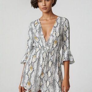 Express snakeskin bell sleeve tie waist romper ❤️